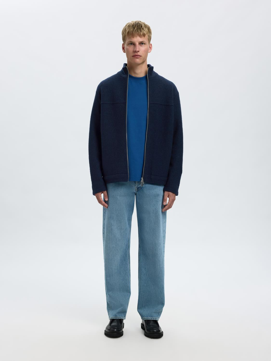 model_shot-front_full